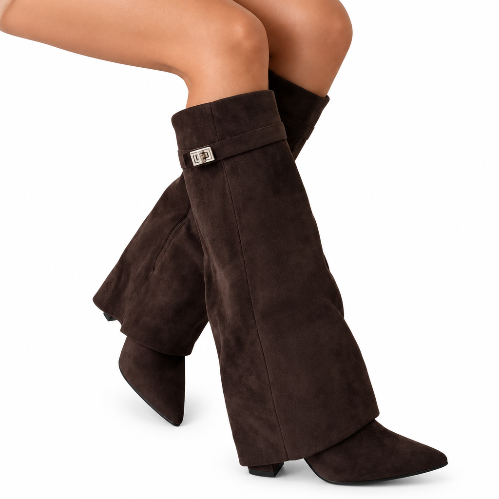 LV Boots su sfondo bianco