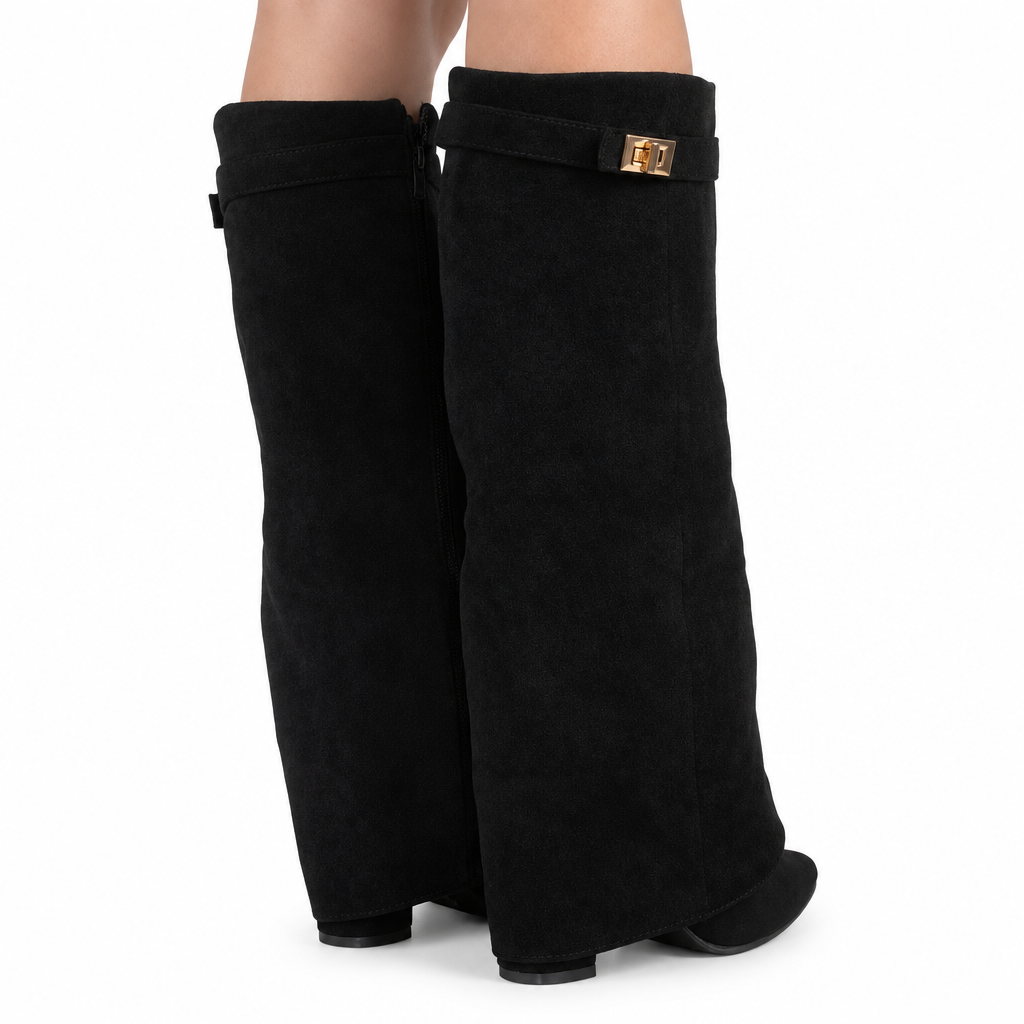 LV Boots su sfondo bianco