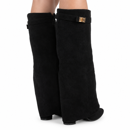 LV Boots su sfondo bianco