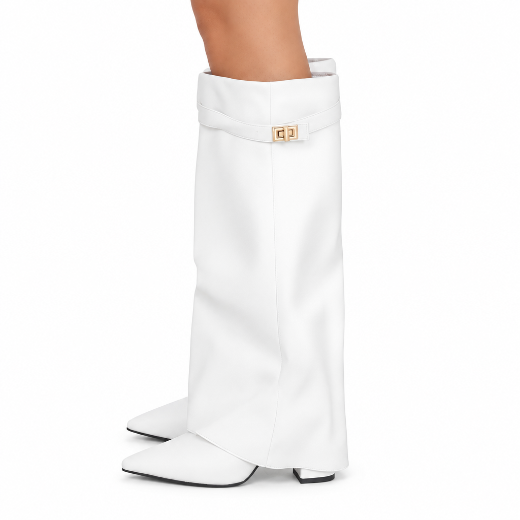 LV Boots su sfondo bianco